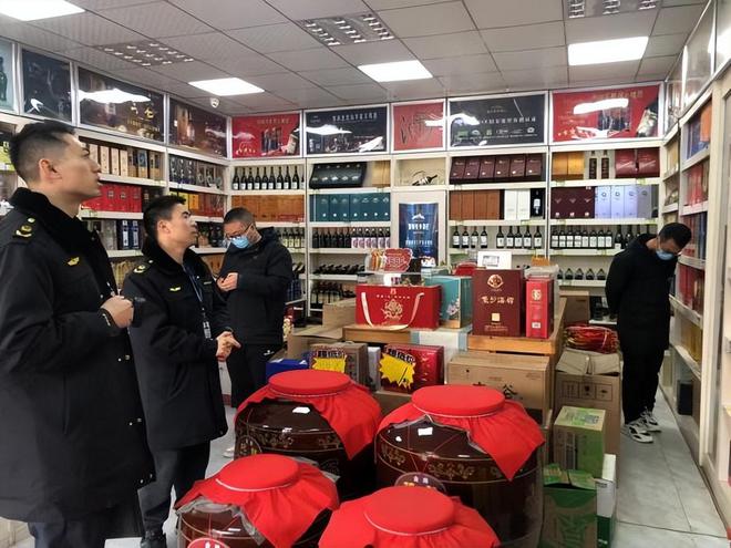 涪城區(qū)市場監(jiān)管局開展節(jié)前白酒市場專項(xiàng)整治行動