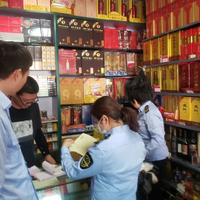 西固區(qū)市場(chǎng)監(jiān)督管理局開展酒類市場(chǎng)專項(xiàng)整治